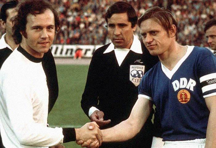Bernd Bransch y Beckenbauer, capitanes de Alemania en 1974