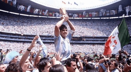 MARADONA CON LA COPA DEL MUNDO MUNDIAL MEXICO 86